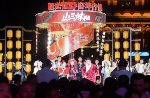 当山歌遇上螺蛳粉！鱼峰歌圩跨界联动工业IP，唱出文旅消费新范式